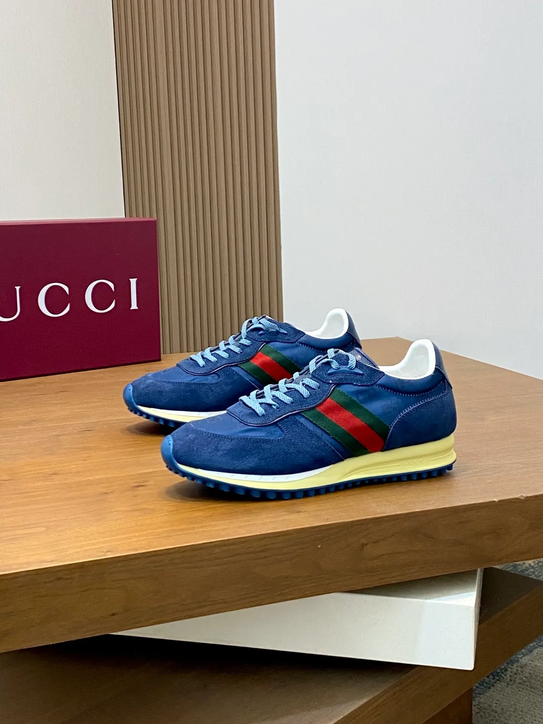 Men's shoes 💰660 [Gucci] Gucci - high-end quality original order 👩🏻‍❤️‍👨🏻 couple wear 🔍🔍🔍 casual sports shoes - upper: 🔝 suede calfskin, shoe body brand totem cloth. brand webbing, tongue. heel. air pressure brand logo - lining: water-dyed sheepskin -Outsole: ultra-light TPU foam·TR rubber; two-color molded outsole -Ultra-high quality control·fine workmanship: highlighted (high-end·exquisite·class) -Size: same style for men and women 36-44 (female 35, 40, male 45, 46 can be customized)·